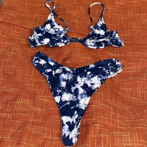 Woman’s 2 Pc Swimsuit Medium Blue and White - Picture 5 of 7